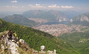 32 Si viaggia sul filo dell'aerea, ma facile cresta...